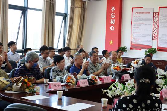 说明: H:\家里办公文件\师德师风建设\2020年教师节有关工作——教工部\公司礼敬吾师教师节活动\教师节照片\IMG_1163——新闻.jpg