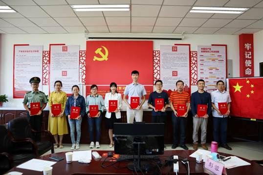 说明: H:\家里办公文件\师德师风建设\2020年教师节有关工作——教工部\公司礼敬吾师教师节活动\教师节照片\IMG_1208——新闻.jpg